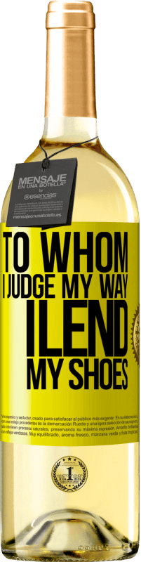 29,95 € | 白ワイン WHITEエディション 私のやり方を判断する人に、私は靴を貸します 黄色のラベル. カスタマイズ可能なラベル 若いワイン 収穫 2025 Verdejo