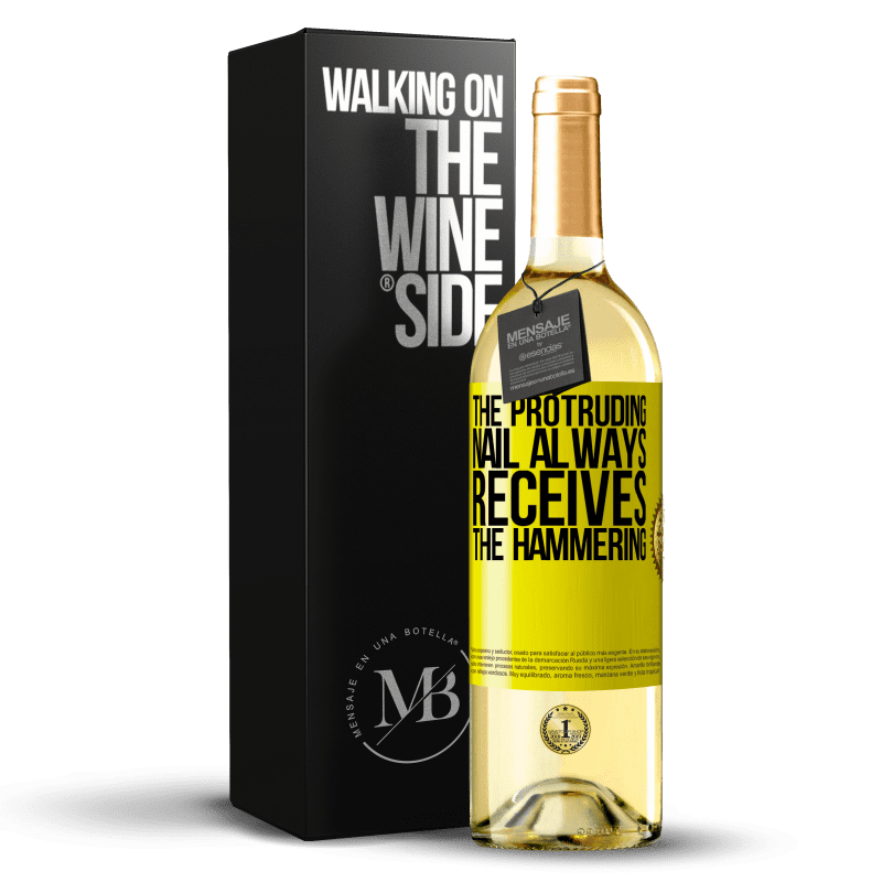 29,95 € Бесплатная доставка | Белое вино Издание WHITE Выступающий гвоздь всегда получает забивание Желтая этикетка. Настраиваемая этикетка Молодое вино Урожай 2023 Verdejo