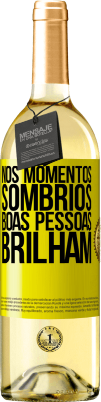 29,95 € Envio grátis | Vinho branco Edição WHITE Nos momentos sombrios, boas pessoas brilham Etiqueta Amarela. Etiqueta personalizável Vinho jovem Colheita 2023 Verdejo