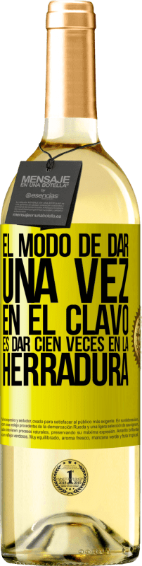 29,95 € Envío gratis | Vino Blanco Edición WHITE El modo de dar una vez en el clavo, es dar cien veces en la herradura Etiqueta Amarilla. Etiqueta personalizable Vino joven Cosecha 2024 Verdejo