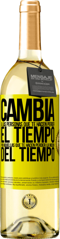 29,95 € | Vino Blanco Edición WHITE Cambia a las personas que te hacen perder el tiempo por aquellas que te hacen perder la noción del tiempo Etiqueta Amarilla. Etiqueta personalizable Vino joven Cosecha 2025 Verdejo