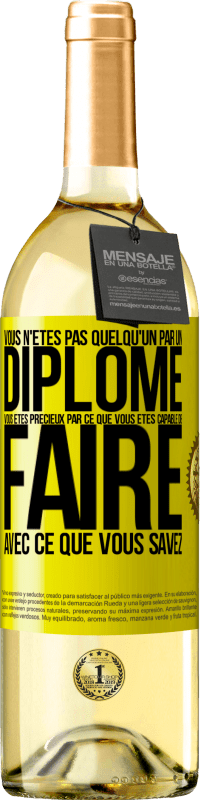 29,95 € Envoi gratuit | Vin blanc Édition WHITE Vous n'êtes pas quelqu'un par un diplôme. Vous êtes précieux par ce que vous êtes capable de faire avec ce que vous savez Étiquette Jaune. Étiquette personnalisable Vin jeune Récolte 2025 Verdejo