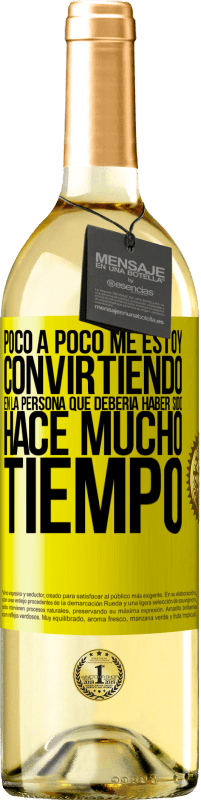 29,95 € Envío gratis | Vino Blanco Edición WHITE Poco a poco me estoy convirtiendo en la persona que debería haber sido hace mucho tiempo Etiqueta Amarilla. Etiqueta personalizable Vino joven Cosecha 2025 Verdejo