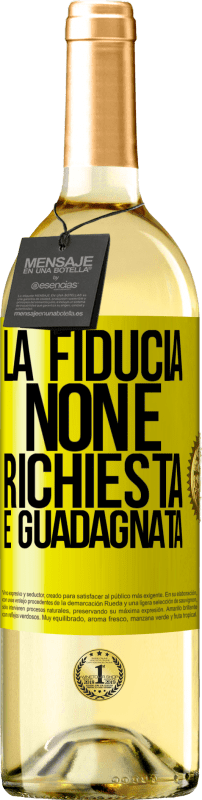 29,95 € | Vino bianco Edizione WHITE La fiducia non è richiesta, è guadagnata Etichetta Gialla. Etichetta personalizzabile Vino giovane Raccogliere 2024 Verdejo