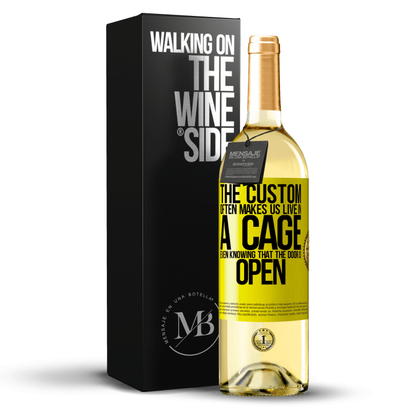 29,95 € 送料無料 | 白ワイン WHITEエディション 慣習により、ドアが開いていることを知っていても、私たちはしばしばcageの中に住むようになります 黄色のラベル. カスタマイズ可能なラベル 若いワイン 収穫 2023 Verdejo