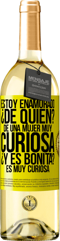29,95 € | Vino Blanco Edición WHITE Estoy enamorado. ¿De quién? De una mujer muy curiosa. ¿Y es bonita? Es muy curiosa Etiqueta Amarilla. Etiqueta personalizable Vino joven Cosecha 2025 Verdejo