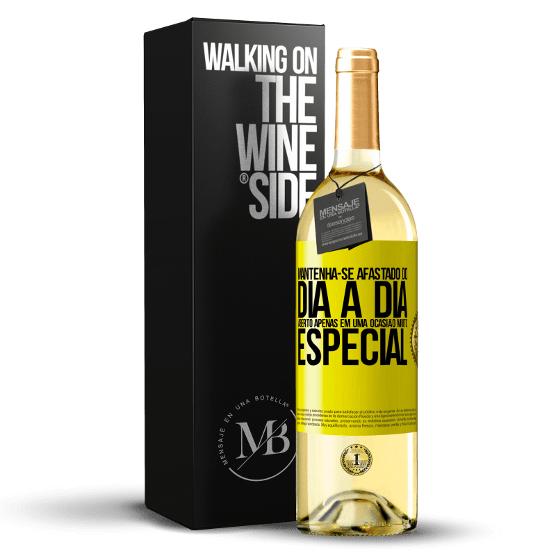 29,95 € Envio grátis | Vinho branco Edição WHITE Mantenha-se afastado do dia a dia. Aberto apenas em uma ocasião muito especial Etiqueta Amarela. Etiqueta personalizável Vinho jovem Colheita 2024 Verdejo