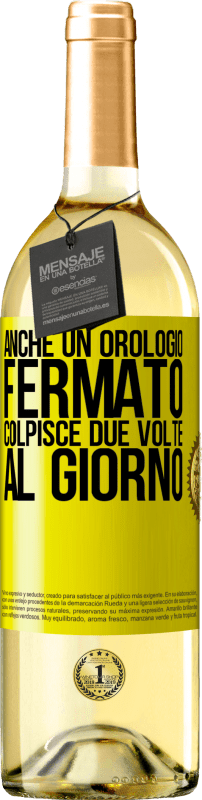 29,95 € Spedizione Gratuita | Vino bianco Edizione WHITE Anche un orologio fermato colpisce due volte al giorno Etichetta Gialla. Etichetta personalizzabile Vino giovane Raccogliere 2025 Verdejo