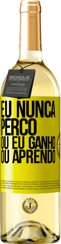 Envio grátis | Vinho branco Edição WHITE Eu nunca perco Ou eu ganho ou aprendo Etiqueta Amarela. Etiqueta personalizável Vinho jovem Colheita 2023 Verdejo