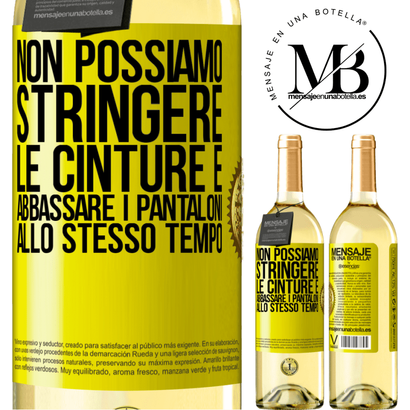 29,95 € Spedizione Gratuita | Vino bianco Edizione WHITE Non possiamo stringere le cinture e abbassare i pantaloni allo stesso tempo Etichetta Gialla. Etichetta personalizzabile Vino giovane Raccogliere 2025 Verdejo