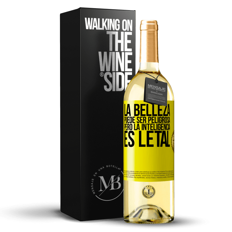 29,95 € Бесплатная доставка | Белое вино Издание WHITE Красота может быть опасна, но интеллект смертелен Желтая этикетка. Настраиваемая этикетка Молодое вино Урожай 2021 Verdejo