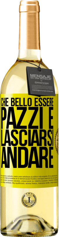 29,95 € Spedizione Gratuita | Vino bianco Edizione WHITE Che bello essere pazzi e lasciarsi andare Etichetta Gialla. Etichetta personalizzabile Vino giovane Raccogliere 2025 Verdejo