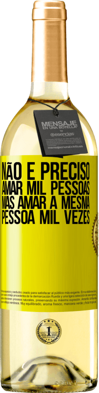 29,95 € Envio grátis | Vinho branco Edição WHITE Não é preciso amar mil pessoas, mas amar a mesma pessoa mil vezes Etiqueta Amarela. Etiqueta personalizável Vinho jovem Colheita 2025 Verdejo
