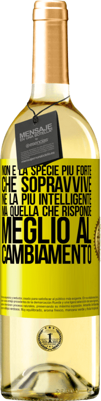 29,95 € Spedizione Gratuita | Vino bianco Edizione WHITE Non è la specie più forte che sopravvive, né la più intelligente, ma quella che risponde meglio al cambiamento Etichetta Gialla. Etichetta personalizzabile Vino giovane Raccogliere 2025 Verdejo