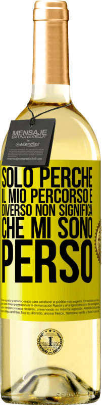 29,95 € Spedizione Gratuita | Vino bianco Edizione WHITE Solo perché il mio percorso è diverso non significa che mi sono perso Etichetta Gialla. Etichetta personalizzabile Vino giovane Raccogliere 2025 Verdejo