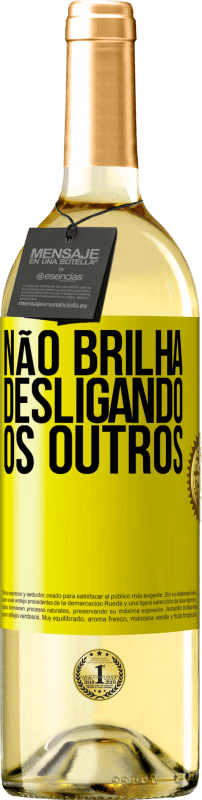 Envio grátis | Vinho branco Edição WHITE Não brilha desligando os outros Etiqueta Amarela. Etiqueta personalizável Vinho jovem Colheita 2023 Verdejo