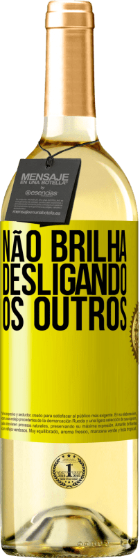 29,95 € Envio grátis | Vinho branco Edição WHITE Não brilha desligando os outros Etiqueta Amarela. Etiqueta personalizável Vinho jovem Colheita 2025 Verdejo