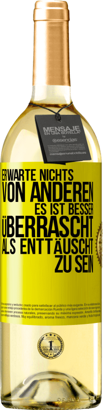 Kostenloser Versand | Weißwein WHITE Ausgabe Erwarte nichts von anderen. Es ist besser überrascht als enttäuscht zu sein Gelbes Etikett. Anpassbares Etikett Junger Wein Ernte 2023 Verdejo