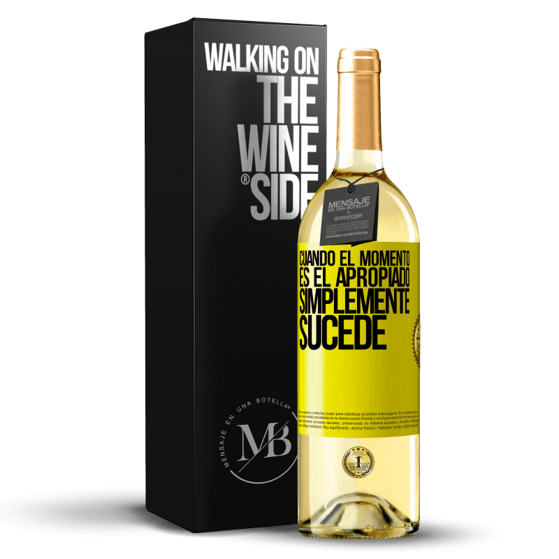 29,95 € Envío gratis | Vino Blanco Edición WHITE Cuando el momento es el apropiado, simplemente sucede Etiqueta Amarilla. Etiqueta personalizable Vino joven Cosecha 2023 Verdejo