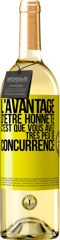 29,95 € | Vin blanc Édition WHITE L'avantage d'être honnête c'est que vous avez très peu de concurrence Étiquette Jaune. Étiquette personnalisable Vin jeune Récolte 2024 Verdejo