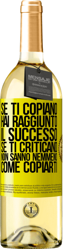 29,95 € | Vino bianco Edizione WHITE Se ti copiano, hai raggiunto il successo. Se ti criticano, non sanno nemmeno come copiarti Etichetta Gialla. Etichetta personalizzabile Vino giovane Raccogliere 2024 Verdejo