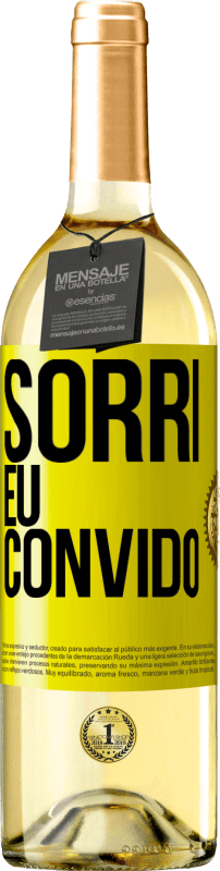 Envio grátis | Vinho branco Edição WHITE Sorri eu convido Etiqueta Amarela. Etiqueta personalizável Vinho jovem Colheita 2023 Verdejo