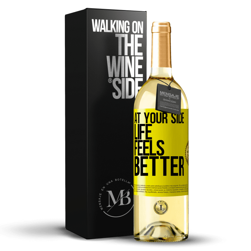 29,95 € Бесплатная доставка | Белое вино Издание WHITE На вашей стороне жизнь лучше Желтая этикетка. Настраиваемая этикетка Молодое вино Урожай 2022 Verdejo