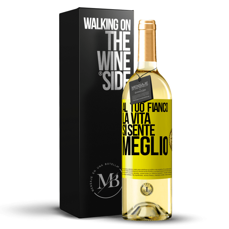 29,95 € Spedizione Gratuita | Vino bianco Edizione WHITE Al tuo fianco la vita si sente meglio Etichetta Gialla. Etichetta personalizzabile Vino giovane Raccogliere 2024 Verdejo