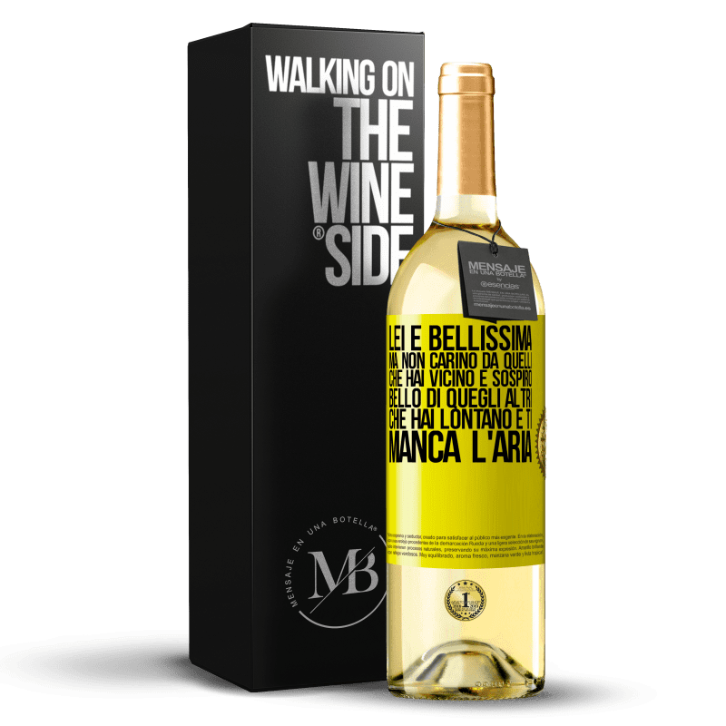 29,95 € Spedizione Gratuita | Vino bianco Edizione WHITE Lei è bellissima Ma non carino da quelli che hai vicino e sospiro. Bello di quegli altri, che hai lontano e ti manca l'aria Etichetta Gialla. Etichetta personalizzabile Vino giovane Raccogliere 2024 Verdejo