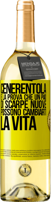 29,95 € | Vino bianco Edizione WHITE Cenerentola è la prova che un paio di scarpe nuove possono cambiarti la vita Etichetta Gialla. Etichetta personalizzabile Vino giovane Raccogliere 2024 Verdejo