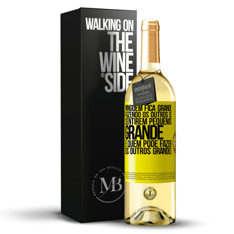 29,95 € Envio grátis | Vinho branco Edição WHITE Ninguém fica grande fazendo os outros se sentirem pequenos. Grande é quem pode fazer os outros grandes Etiqueta Amarela. Etiqueta personalizável Vinho jovem Colheita 2024 Verdejo