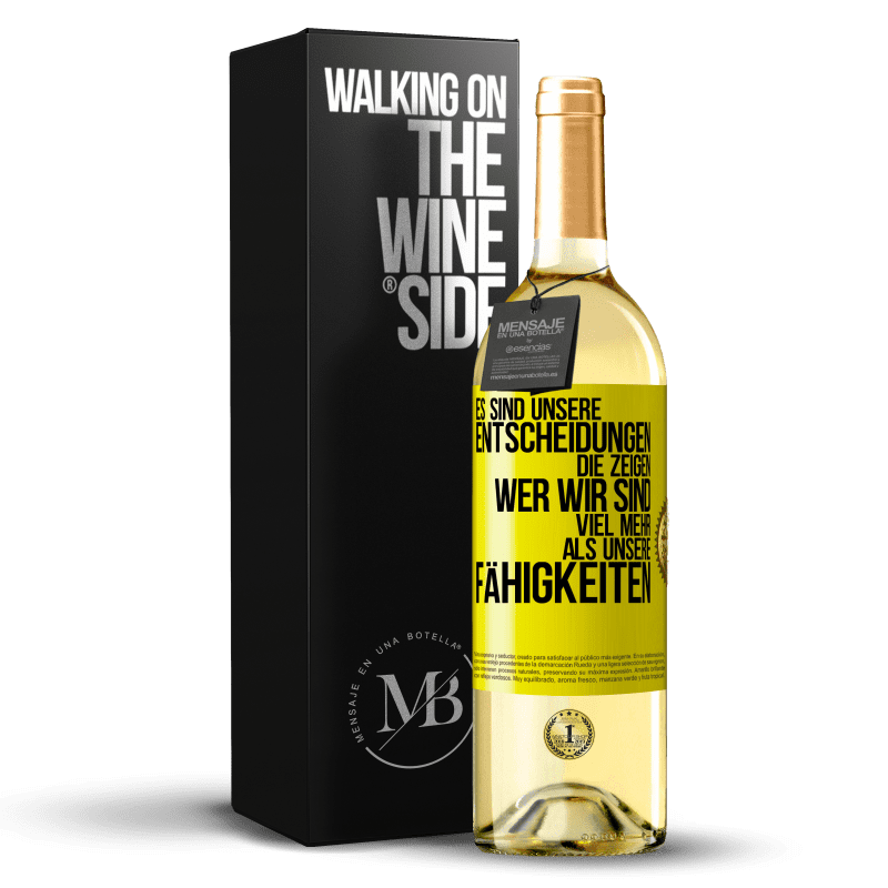 29,95 € Kostenloser Versand | Weißwein WHITE Ausgabe Es sind unsere Entscheidungen die zeigen, wer wir sind, viel mehr als unsere Fähigkeiten Gelbes Etikett. Anpassbares Etikett Junger Wein Ernte 2023 Verdejo