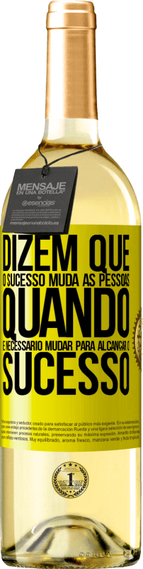 29,95 € Envio grátis | Vinho branco Edição WHITE Dizem que o sucesso muda as pessoas, quando é necessário mudar para alcançar o sucesso Etiqueta Amarela. Etiqueta personalizável Vinho jovem Colheita 2025 Verdejo
