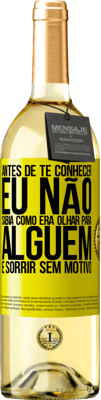 29,95 € Envio grátis | Vinho branco Edição WHITE Antes de te conhecer, eu não sabia como era olhar para alguém e sorrir sem motivo Etiqueta Amarela. Etiqueta personalizável Vinho jovem Colheita 2025 Verdejo