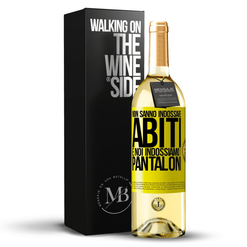 29,95 € Spedizione Gratuita | Vino bianco Edizione WHITE Non sanno indossare abiti e noi indossiamo i pantaloni Etichetta Gialla. Etichetta personalizzabile Vino giovane Raccogliere 2024 Verdejo