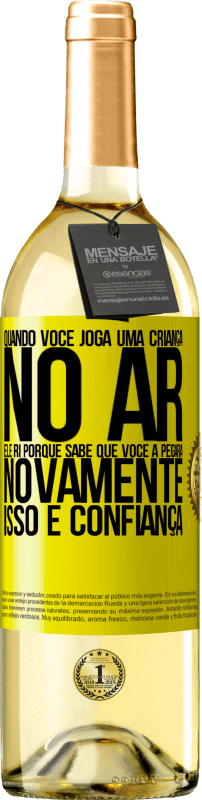 «Quando você joga uma criança no ar, ele ri porque sabe que você a pegará novamente. ISSO É CONFIANÇA» Edição WHITE