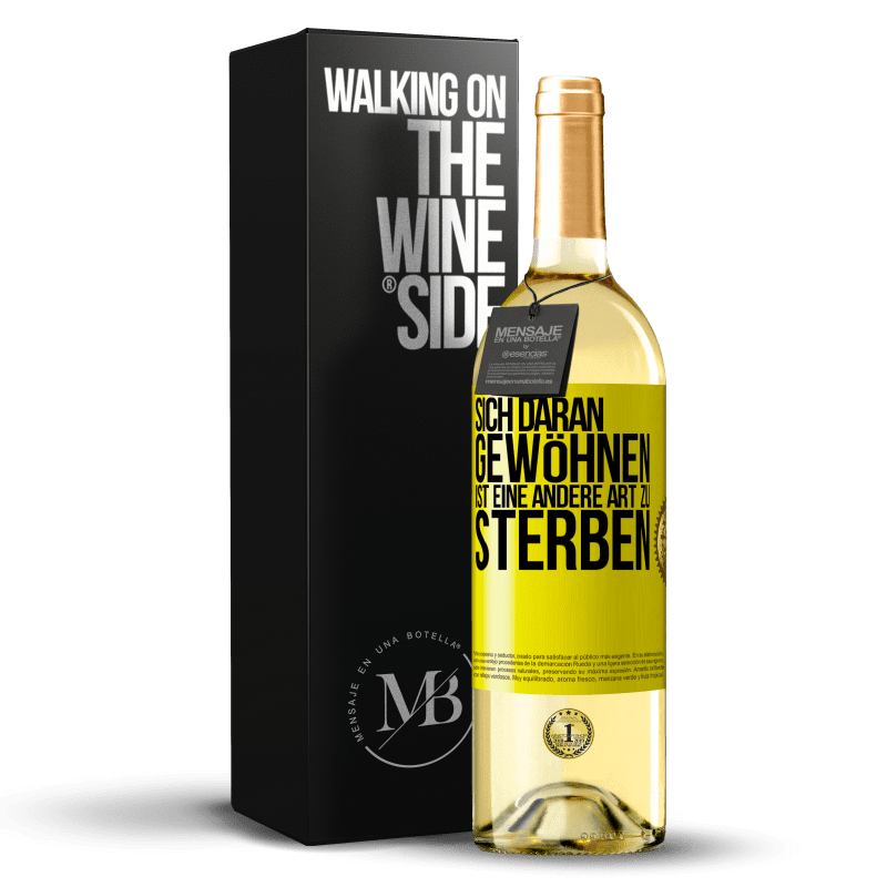 29,95 € Kostenloser Versand | Weißwein WHITE Ausgabe Sich daran gewöhnen ist eine andere Art zu sterben Gelbes Etikett. Anpassbares Etikett Junger Wein Ernte 2023 Verdejo