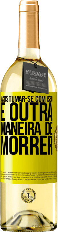 29,95 € Envio grátis | Vinho branco Edição WHITE Acostumar-se com isso é outra maneira de morrer Etiqueta Amarela. Etiqueta personalizável Vinho jovem Colheita 2025 Verdejo