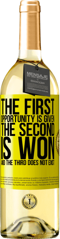 29,95 € Free Shipping | White Wine WHITE Edition The first opportunity is given, the second is won, and the third does not exist Yellow Label. Customizable label Young wine Harvest 2025 Verdejo