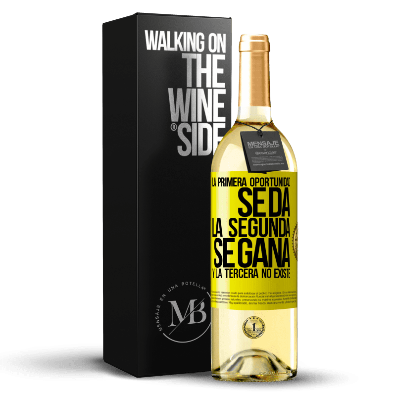 29,95 € Envío gratis | Vino Blanco Edición WHITE La primera oportunidad se da, la segunda se gana, y la tercera no existe Etiqueta Amarilla. Etiqueta personalizable Vino joven Cosecha 2024 Verdejo