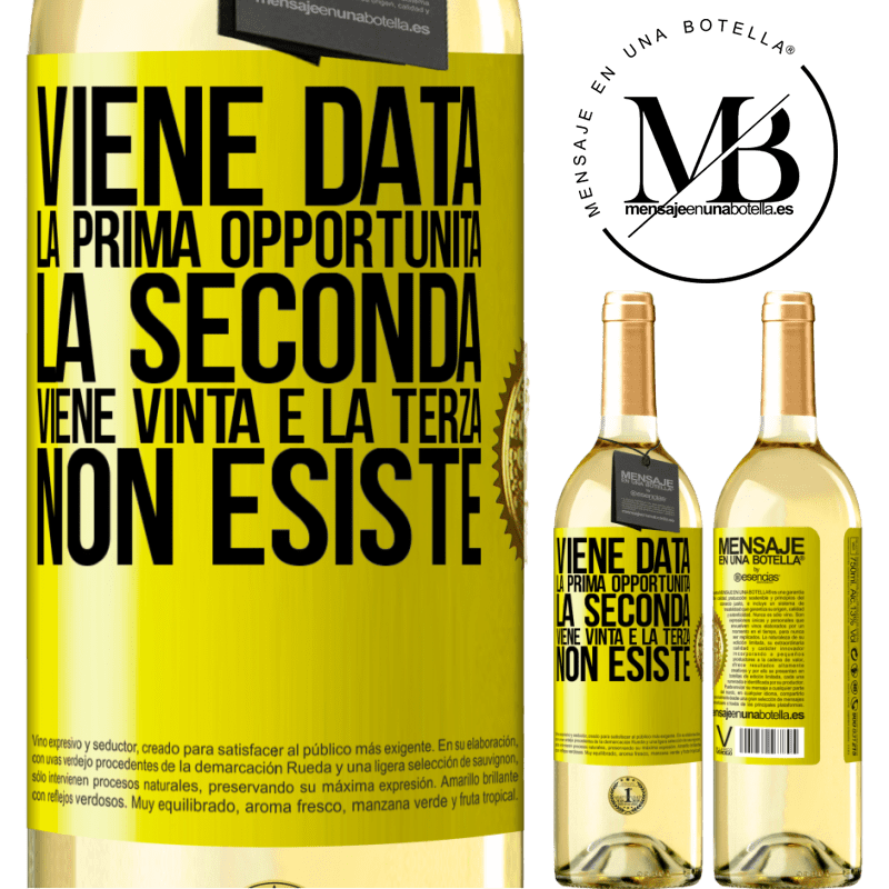 29,95 € Spedizione Gratuita | Vino bianco Edizione WHITE Viene data la prima opportunità, la seconda viene vinta e la terza non esiste Etichetta Gialla. Etichetta personalizzabile Vino giovane Raccogliere 2023 Verdejo