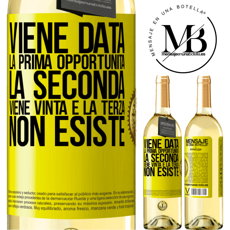 29,95 € Spedizione Gratuita | Vino bianco Edizione WHITE Viene data la prima opportunità, la seconda viene vinta e la terza non esiste Etichetta Gialla. Etichetta personalizzabile Vino giovane Raccogliere 2025 Verdejo