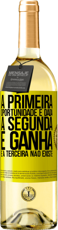 29,95 € Envio grátis | Vinho branco Edição WHITE A primeira oportunidade é dada, a segunda é ganha e a terceira não existe Etiqueta Amarela. Etiqueta personalizável Vinho jovem Colheita 2025 Verdejo