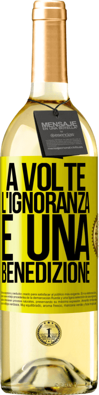 29,95 € | Vino bianco Edizione WHITE A volte l'ignoranza è una benedizione Etichetta Gialla. Etichetta personalizzabile Vino giovane Raccogliere 2024 Verdejo