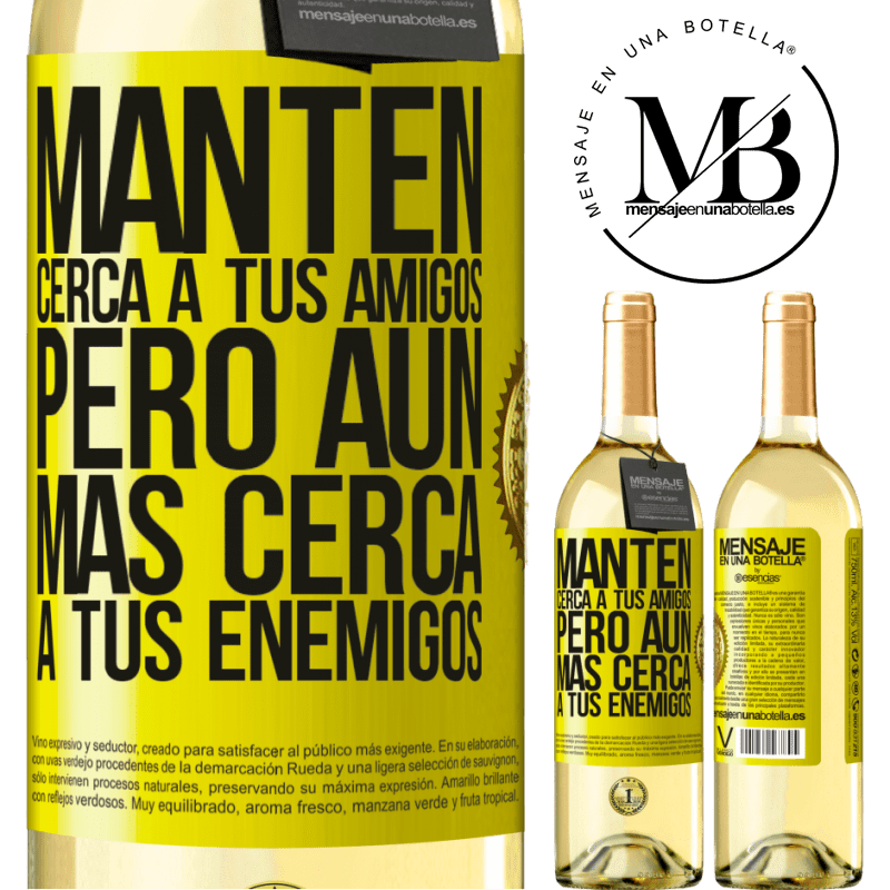 29,95 € Envío gratis | Vino Blanco Edición WHITE Mantén cerca a tus amigos, pero aún más cerca a tus enemigos Etiqueta Amarilla. Etiqueta personalizable Vino joven Cosecha 2025 Verdejo