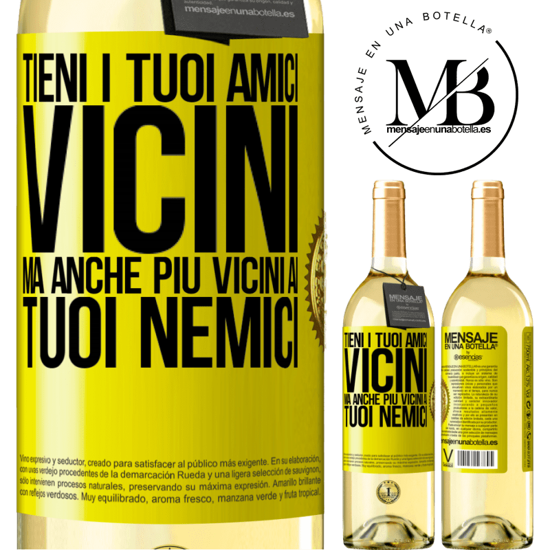 29,95 € Spedizione Gratuita | Vino bianco Edizione WHITE Tieni i tuoi amici vicini, ma anche più vicini ai tuoi nemici Etichetta Gialla. Etichetta personalizzabile Vino giovane Raccogliere 2023 Verdejo