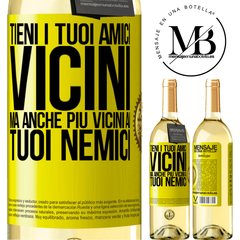 29,95 € Spedizione Gratuita | Vino bianco Edizione WHITE Tieni i tuoi amici vicini, ma anche più vicini ai tuoi nemici Etichetta Gialla. Etichetta personalizzabile Vino giovane Raccogliere 2025 Verdejo