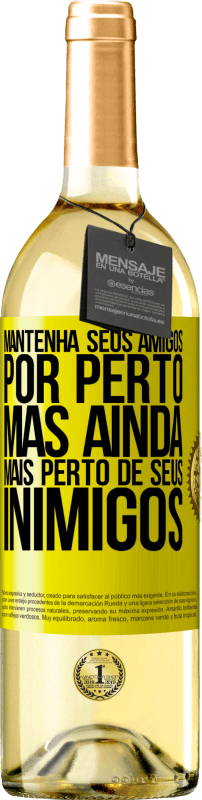 29,95 € | Vinho branco Edição WHITE Mantenha seus amigos por perto, mas ainda mais perto de seus inimigos Etiqueta Amarela. Etiqueta personalizável Vinho jovem Colheita 2024 Verdejo