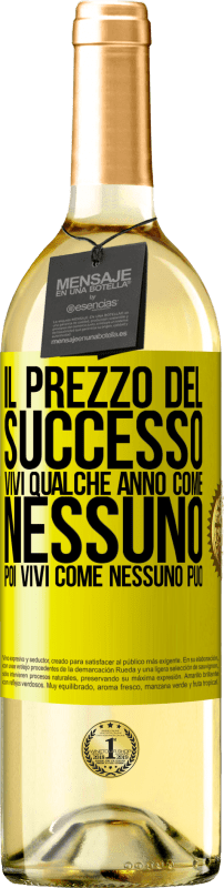 29,95 € Spedizione Gratuita | Vino bianco Edizione WHITE Il prezzo del successo. Vivi qualche anno come nessuno, poi vivi come nessuno può Etichetta Gialla. Etichetta personalizzabile Vino giovane Raccogliere 2024 Verdejo