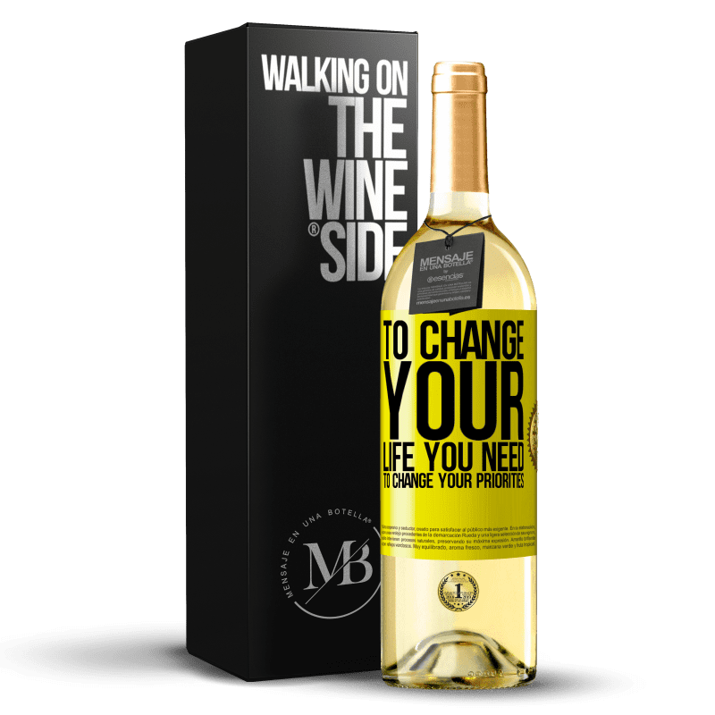 29,95 € Бесплатная доставка | Белое вино Издание WHITE Чтобы изменить свою жизнь, вам нужно изменить свои приоритеты Желтая этикетка. Настраиваемая этикетка Молодое вино Урожай 2023 Verdejo